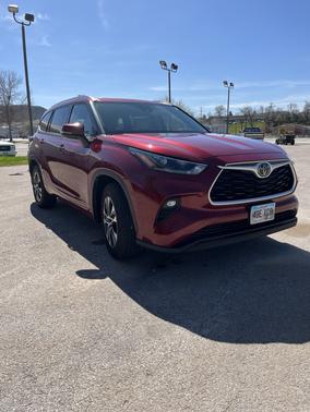 Red 2021 Toyota Highlander XLE
