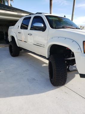 White 2013 Chevrolet Avalanche LTZ