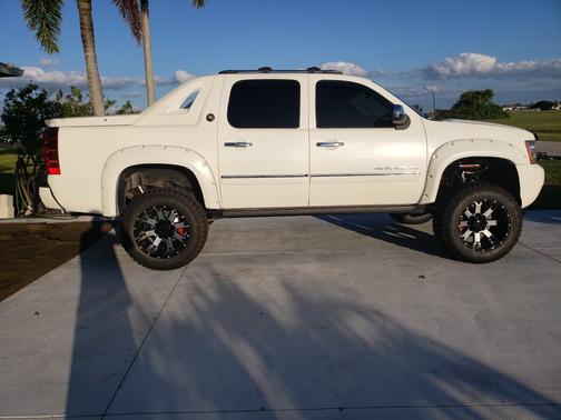 White 2013 Chevrolet Avalanche LTZ
