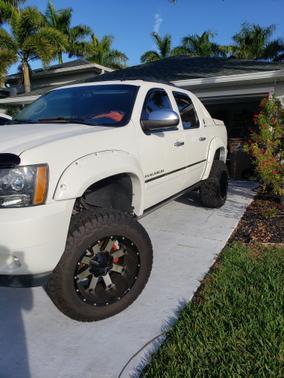 White 2013 Chevrolet Avalanche LTZ