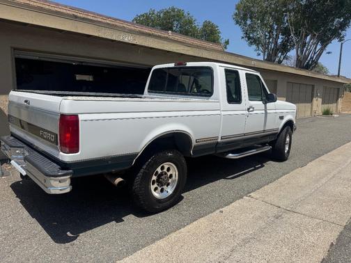 White 1996 Ford F-250 XL SuperCab H/D