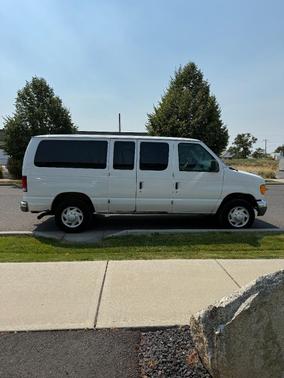 White 2004 Ford E350 Super Duty XL Wagon