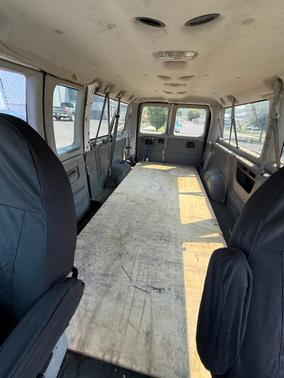 White 2004 Ford E350 Super Duty XL Wagon