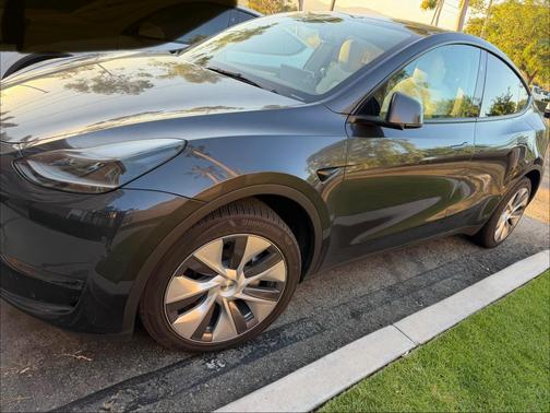 Gray 2024 Tesla Model Y Long Range