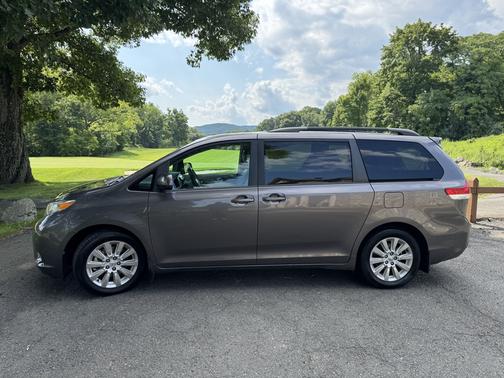 Gray 2014 Toyota Sienna XLE