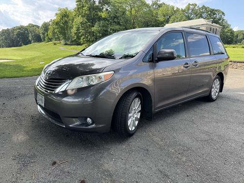 Gray 2014 Toyota Sienna XLE