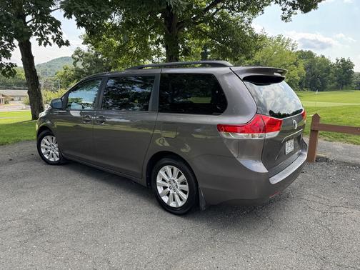 Gray 2014 Toyota Sienna XLE