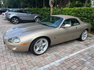Photo 2 of 3 of 1998 Jaguar XK8 Base