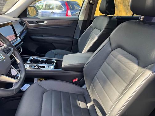 White 2024 Volkswagen Atlas 2.0T SEL 4MOTION