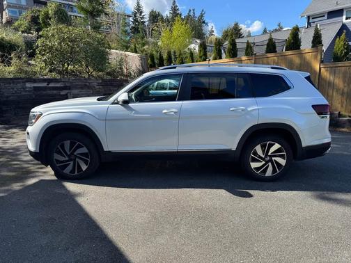 White 2024 Volkswagen Atlas 2.0T SEL 4MOTION