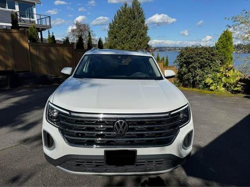 White 2024 Volkswagen Atlas 2.0T SEL 4MOTION