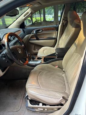 White 2011 Buick Enclave 2XL
