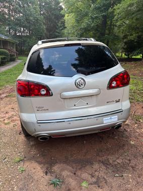 White 2011 Buick Enclave 2XL