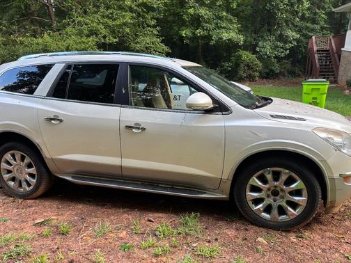 White 2011 Buick Enclave 2XL