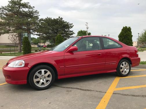 Red 2000 Honda Civic Si