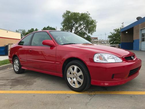 Red 2000 Honda Civic Si