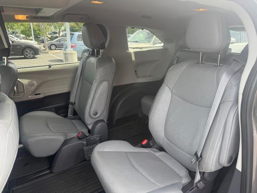 2021 Toyota Sienna Limited 7 Passenger