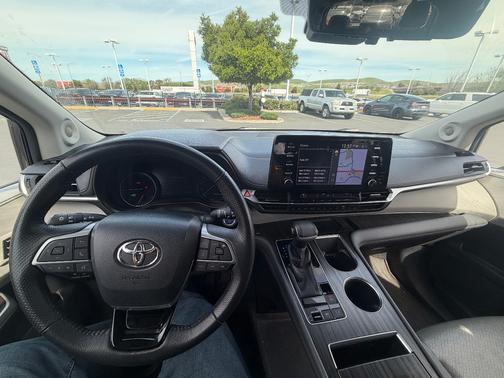 2021 Toyota Sienna Limited 7 Passenger