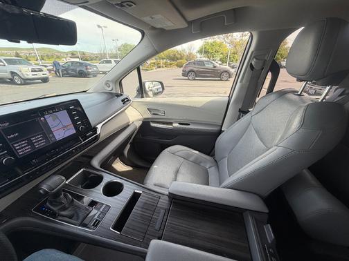 2021 Toyota Sienna Limited 7 Passenger