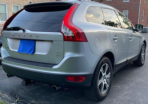 Silver 2011 Volvo XC60 T6