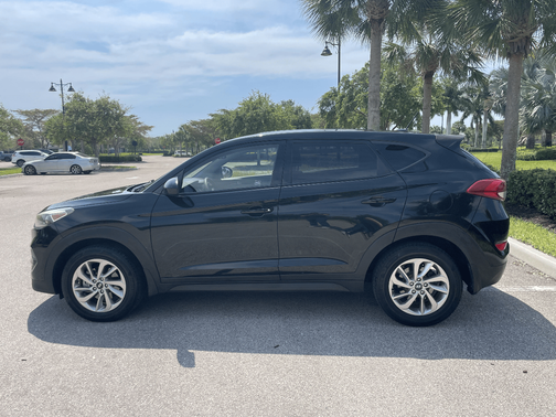 Black 2016 Hyundai TUCSON SE