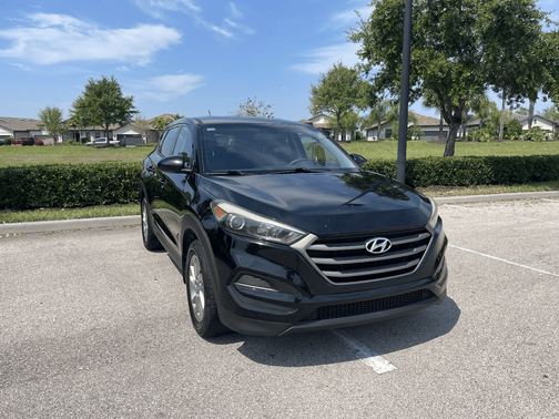 Black 2016 Hyundai TUCSON SE