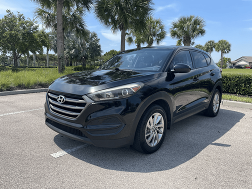 Black 2016 Hyundai TUCSON SE