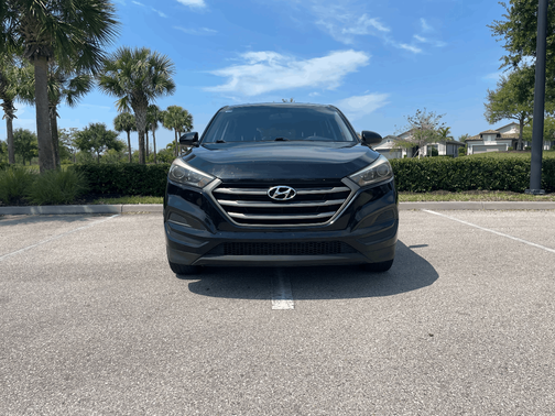 Black 2016 Hyundai TUCSON SE
