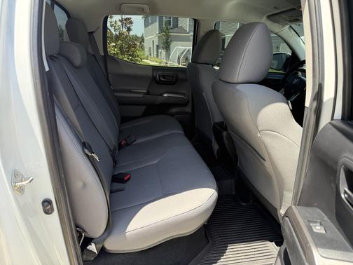White 2019 Toyota Tacoma SR5