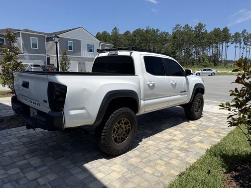 White 2019 Toyota Tacoma SR5