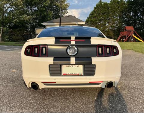 White 2013 Ford Mustang GT