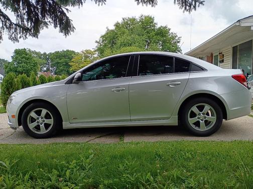 Silver 2015 Chevrolet Cruze 1LT