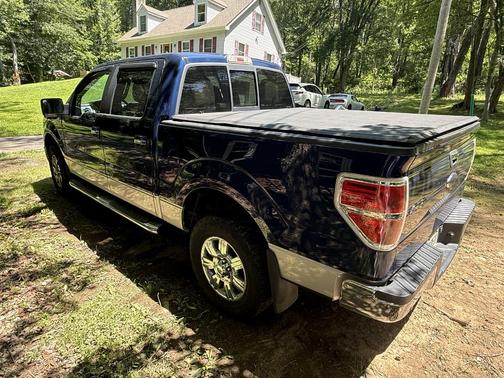 Blue 2010 Ford F-150 XLT SuperCrew