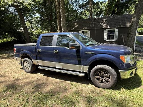 Blue 2010 Ford F-150 XLT SuperCrew