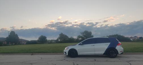 2018 Volkswagen Golf R 4-Door w/DCC & Navigation