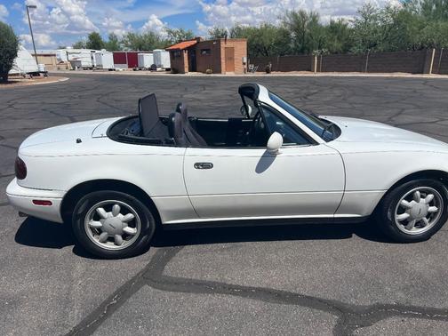 White 1992 Mazda MX-5 Miata Base