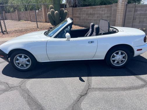 White 1992 Mazda MX-5 Miata Base