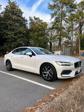 2020 Volvo S60 T5 Momentum