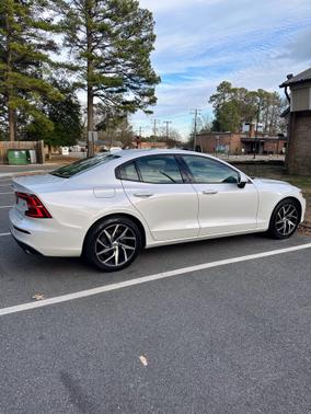 2020 Volvo S60 T5 Momentum