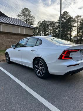 2020 Volvo S60 T5 Momentum