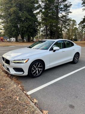 2020 Volvo S60 T5 Momentum