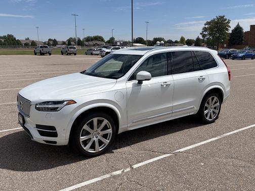 White 2017 Volvo XC90 Hybrid T8 Inscription