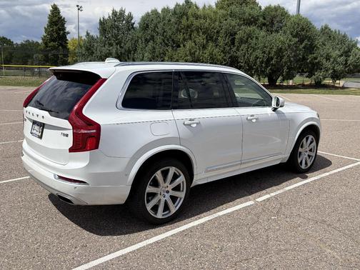 White 2017 Volvo XC90 Hybrid T8 Inscription