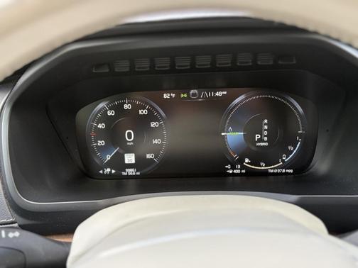 White 2017 Volvo XC90 Hybrid T8 Inscription