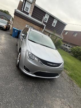 Silver 2018 Chrysler Pacifica Limited