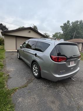 Silver 2018 Chrysler Pacifica Limited