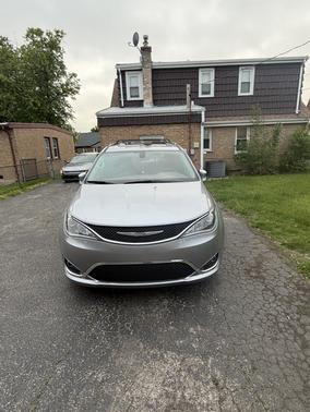 Silver 2018 Chrysler Pacifica Limited