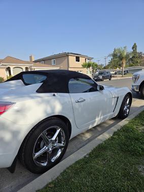 White 2007 Saturn Sky Red Line