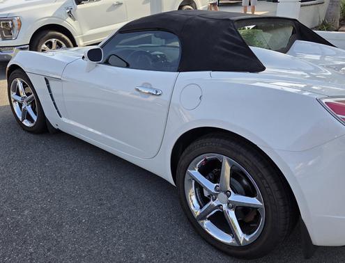 White 2007 Saturn Sky Red Line