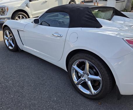 White 2007 Saturn Sky Red Line
